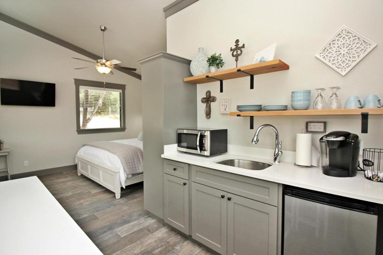 Green Acres Cottages - Fredericksburg Suite Wimberley Exterior photo